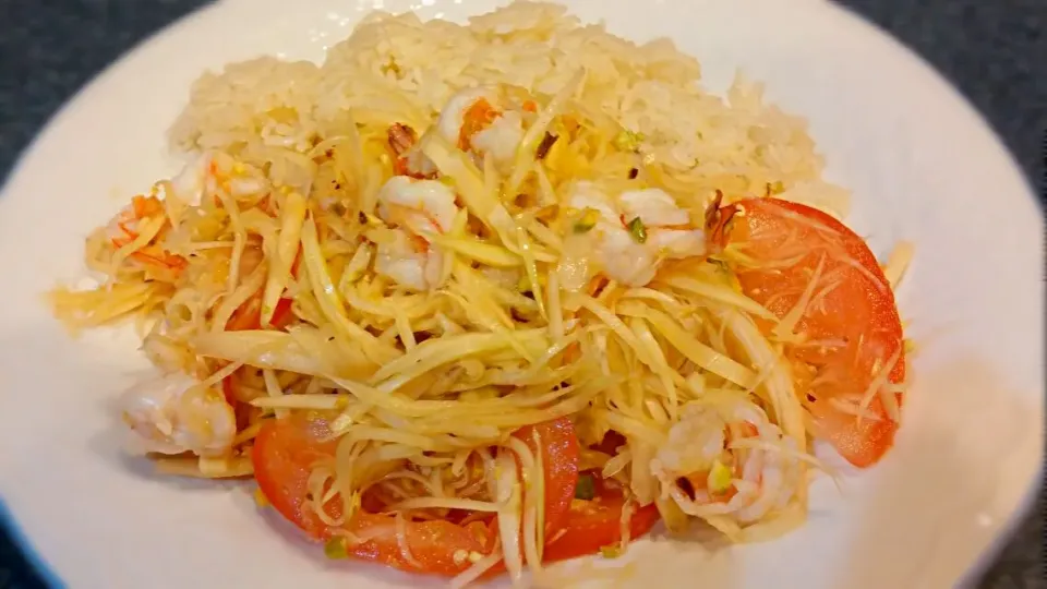 papaya shrimp salad with sticky rice|Jiraphon Gさん