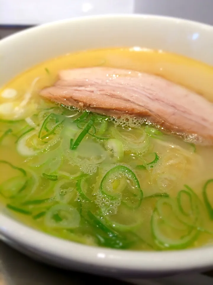 Snapdishの料理写真:塩ラーメン|zenさん