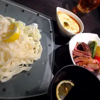 Snapdishの料理写真:手打ちうどんと鴨と夏野菜の煮びたし🙆|まりさん