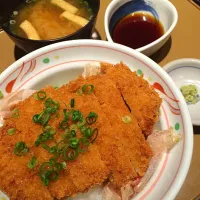 Snapdishの料理写真:ランチは、和風たれかつ丼。|Takashi H.さん