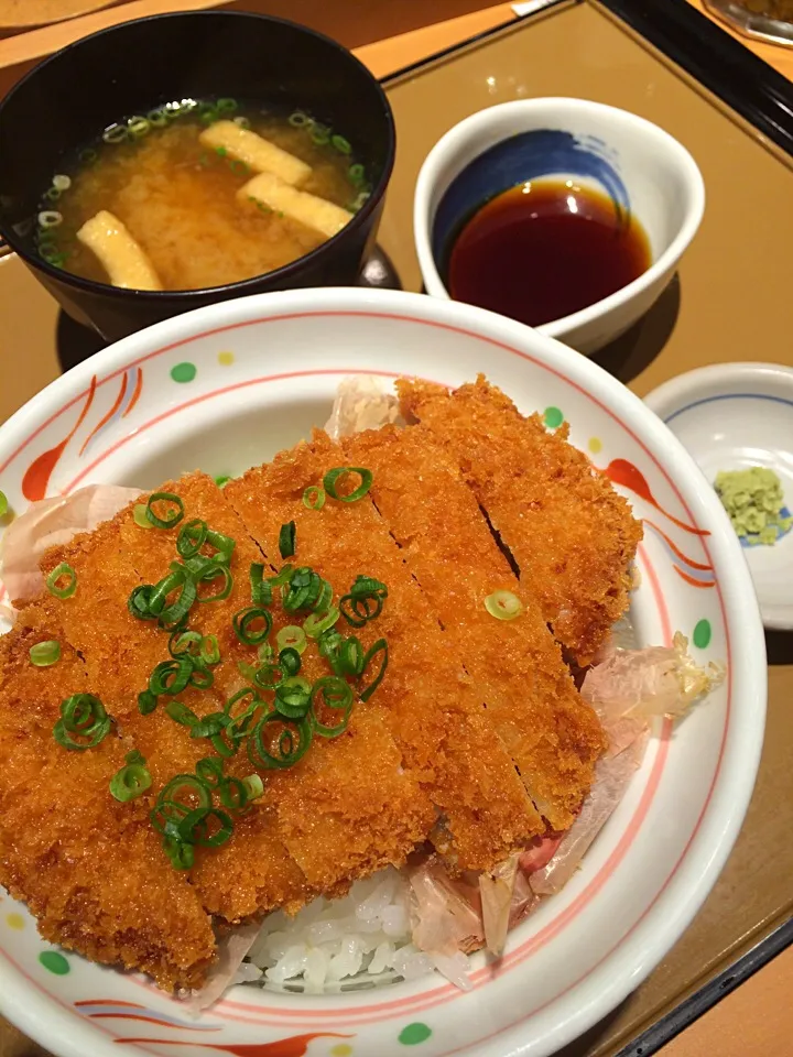 ランチは、和風たれかつ丼。|Takashi H.さん