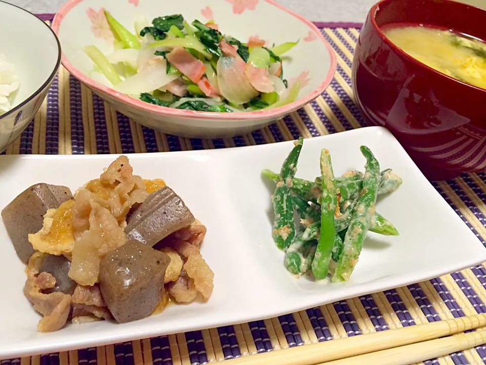 こんにゃくの甘辛煮、いんげんの胡麻和えをマヨでリメイク、チンゲン菜炒め♡な夜ご飯♫|miyuさん