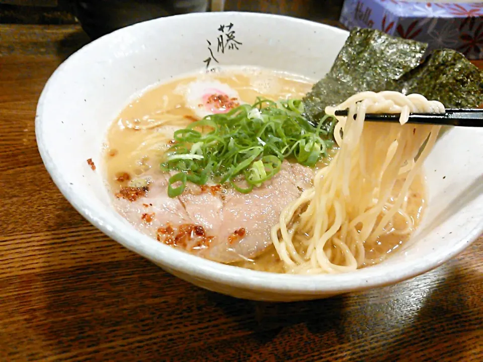 濃厚鶏なんとかラーメン|ちびめがさん