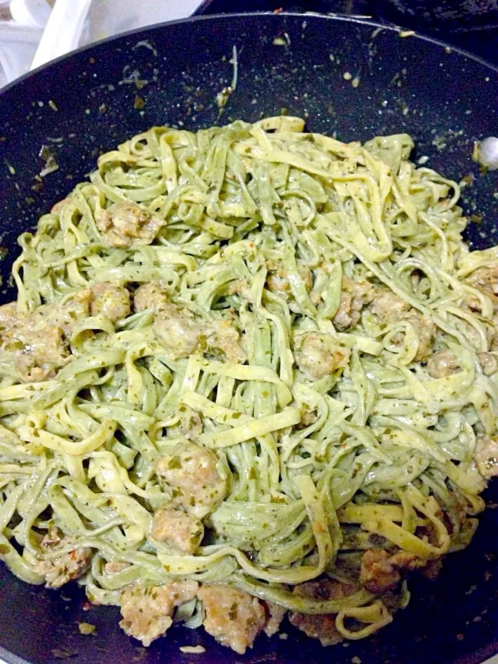 Pasta with sausage and creamy pesto|Dina Beeさん