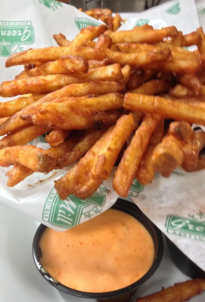 Hot Fries with Sriracha mayo|peggy waldonさん