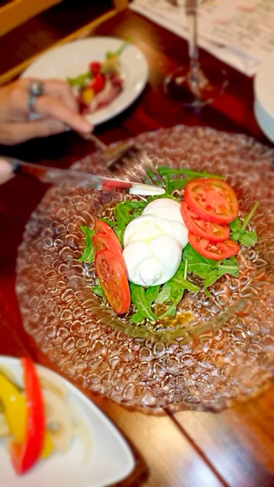 三つ編みモツァレラとめっちゃ美味しいトマト(=ﾟωﾟ)ﾉ|nao子さん