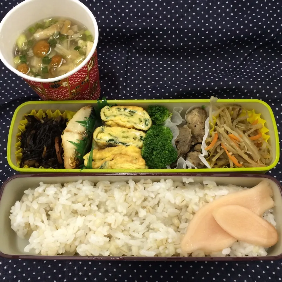 Snapdishの料理写真:弁当（きんぴら牛蒡、牛ミスジ塩焼き、ブロッコリー、玉子焼き、サバ塩焼き、ひじき、新生姜甘酢漬け、きのこの味噌汁）|SasaMasa213さん