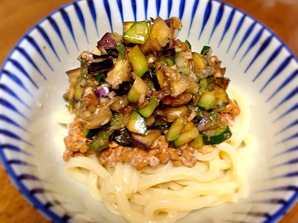 ランチは、冷たいおうどんに納豆と山形の郷土料理のだしをのせて✨|chieさん