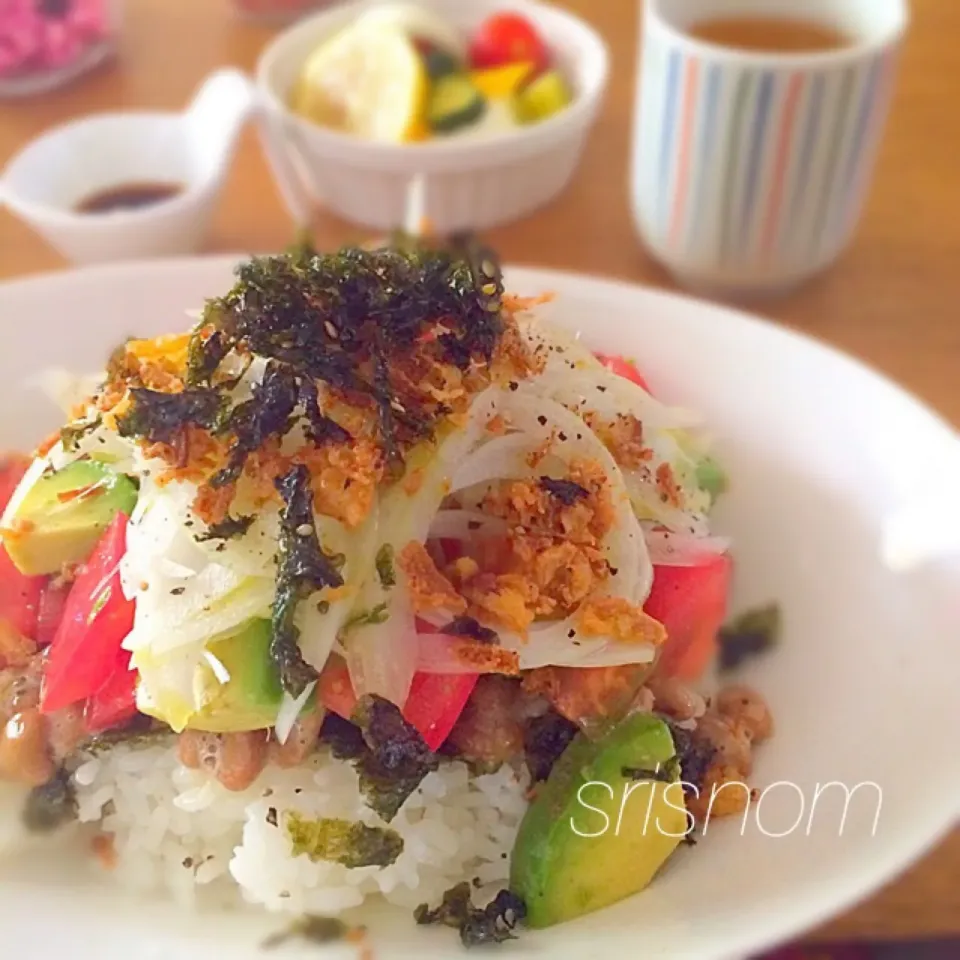 おかなちゃんの 簡単♡美肌♪アボトマ納豆丼|なおさん