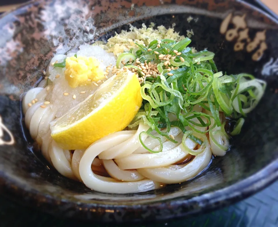 営業マンの昼ごはん 冷しぶっかけうどん|ぽんたさん