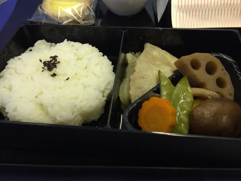 いけてない機内食|ますおさん