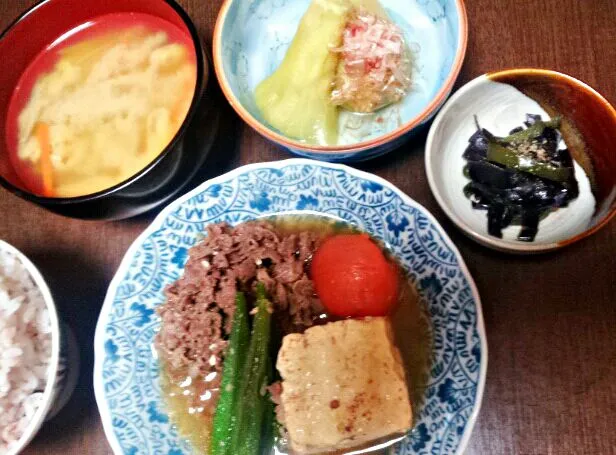 夏の肉豆腐、焼きなす、茄子の皮のきんぴら、ごぼうとにんじんおあげの味噌汁|堀江さん