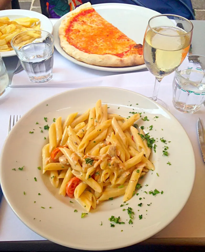 Penne Pasta with Grilled Salmon|Jessica Zickertさん