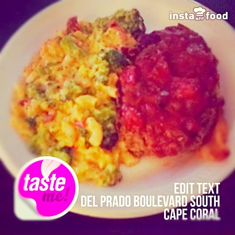 Snapdishの料理写真:Bacon wrapped meat loaf woth Mac & Cheese & broccoli with herbed sun-dried tomatos #homrmade #goodfood|christl babcockさん