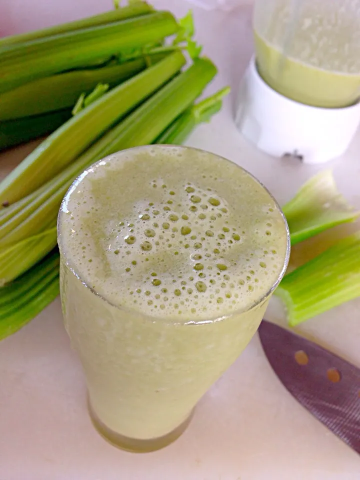 Celery banana smoothie|viviさん