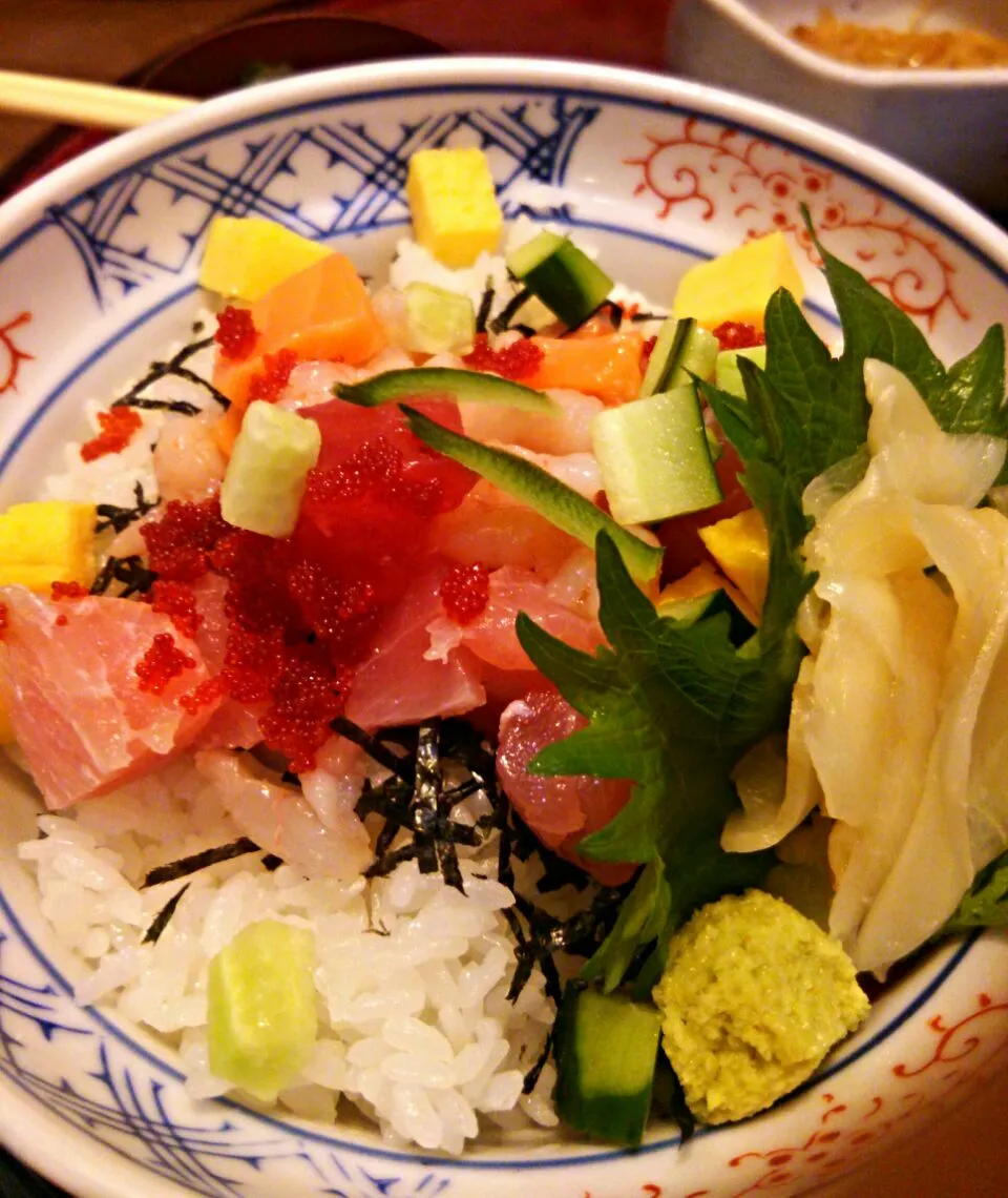 Snapdishの料理写真:梵天食堂🍚日替わり定食の海鮮ぶっかけ丼。|ちはるさん