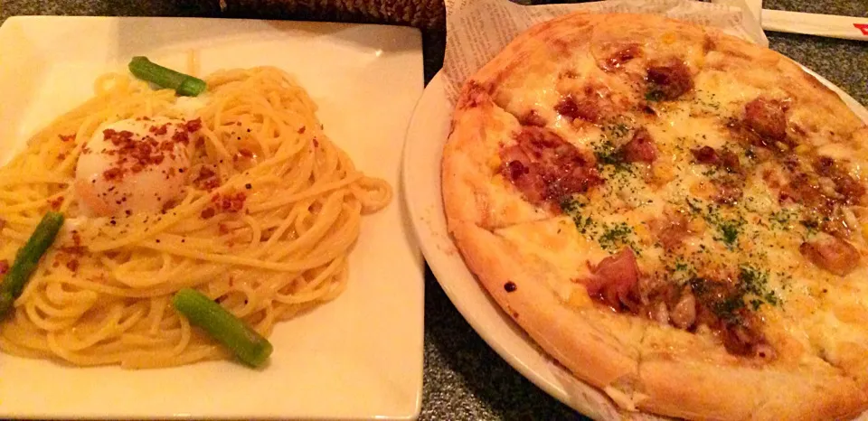 カラオケ🎤店で食べた、カルボナーラと照り焼きチキンピザ☆美味しかった♬*ﾟ|mirumirunさん