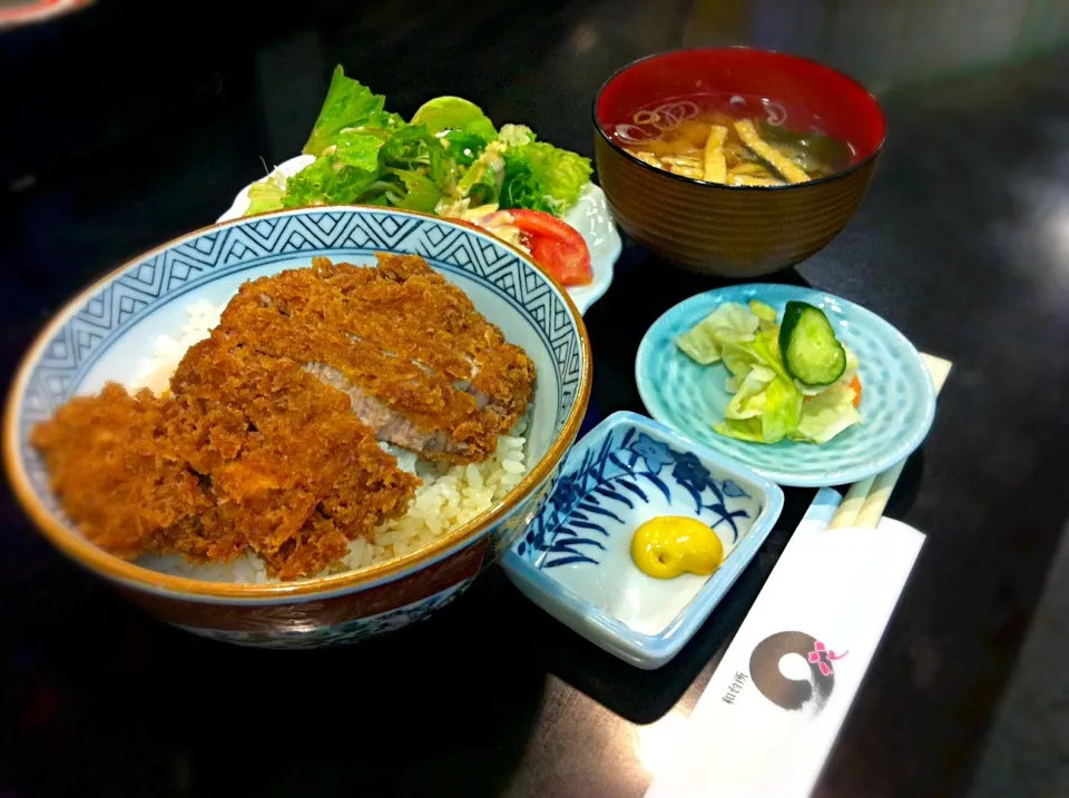 花のカツ丼|Nobuyuki  Nishimuraさん