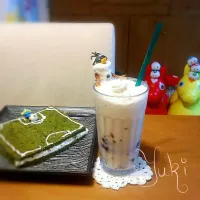 Snapdishの料理写真:コーヒーゼリー入りひえひえカフェオレフラペチーノに夏に憧れるオラフが…