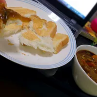 Snapdishの料理写真:夏野菜カレー‼︎サクサクつけパン♪|mewさん