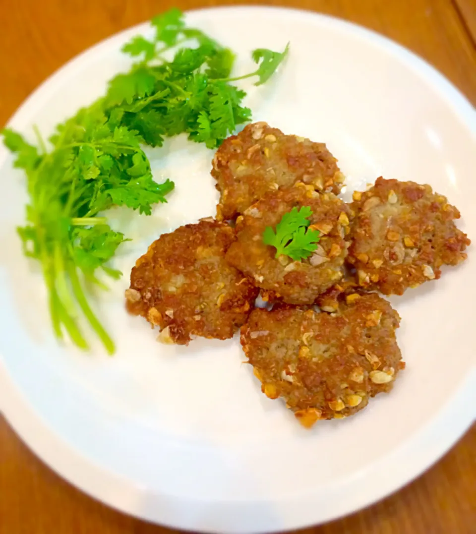 Fried Minced Pork with Garlic Pepper/豚ひき肉とニンニクフライ/หมูสับทอด|SaSaさん