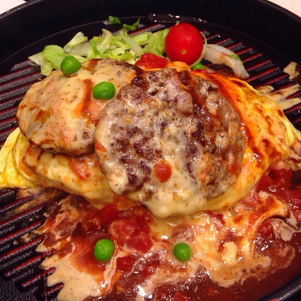 Japanese rice omelet with Grilled Burger|Christy Tamさん