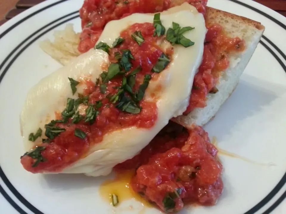 Grilled Chicken Parmesan with a Toasted French Baguette for Dipping|Melissa Marie Hallさん