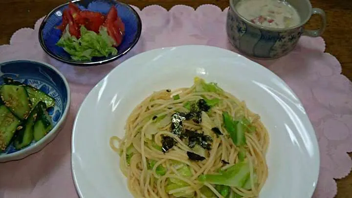 いかとキャベツの和風パスタ、野菜の豆乳ポタージュ、たたききゅうり、サラダ|krchopさん