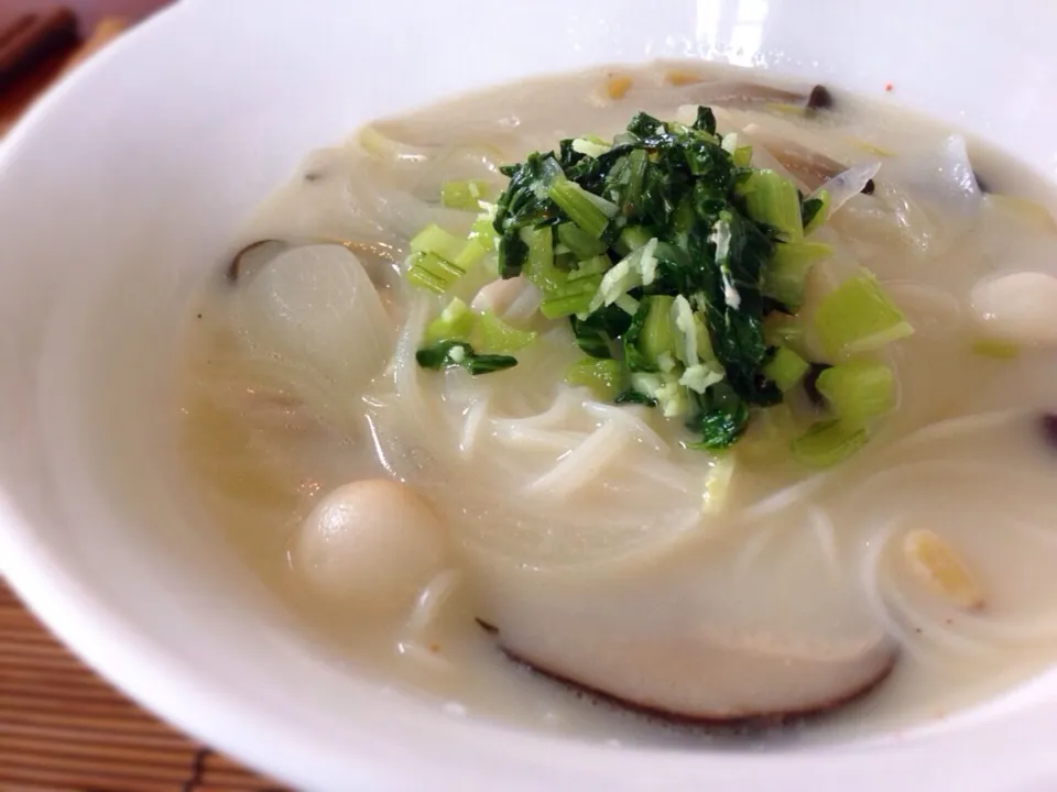 温かい白味噌スープ素麺|まちまちこさん