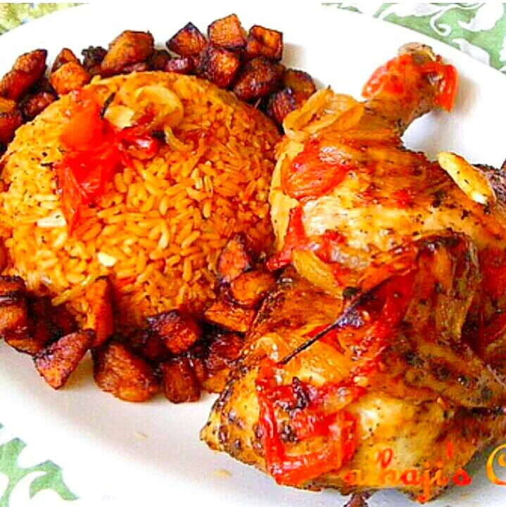 Jollof rice,roasted chicken with tomatoes sauce and fried ripe plantain.|kelly ighiriaroさん