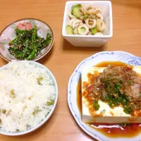 Snapdishの料理写真:豆ご飯・春菊の胡麻和え・きゅうりと竹輪のツナ和え・冷奴|あいさん