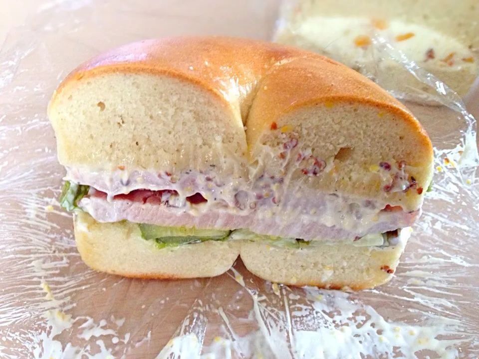 Thick cut ham and mayonnaise bagel|chan mitsuさん