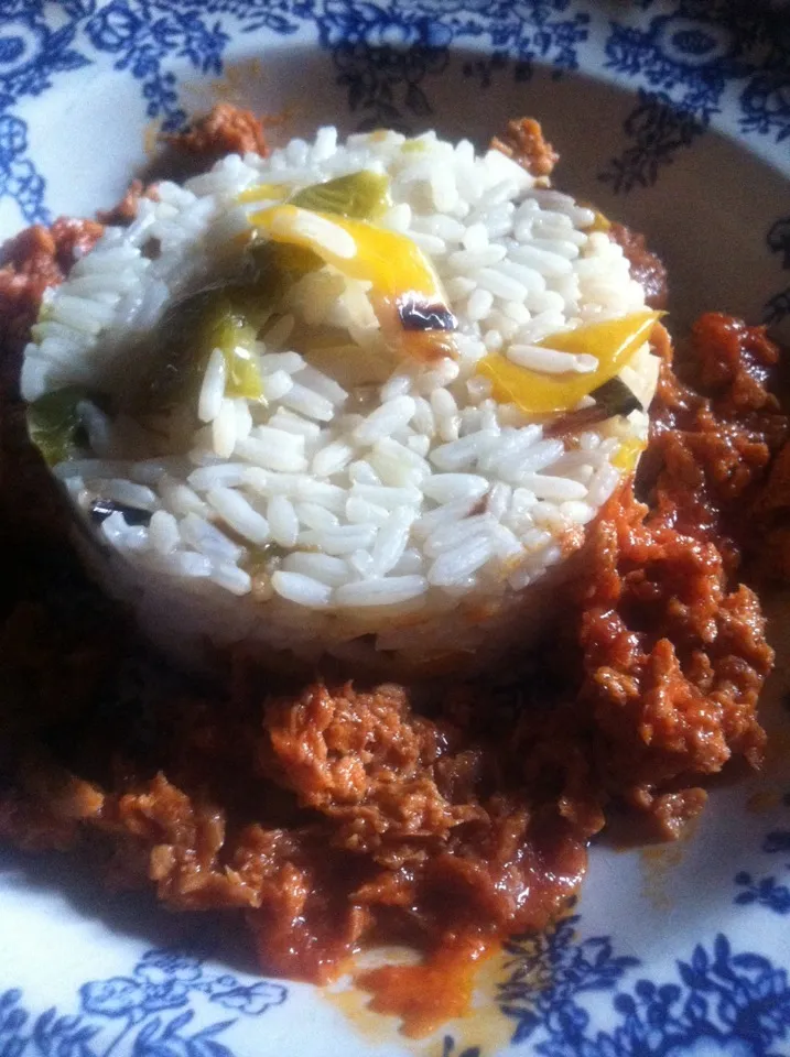 tuna flakes with tomato on a sweet pepper and rice bed|PHILIPPEさん