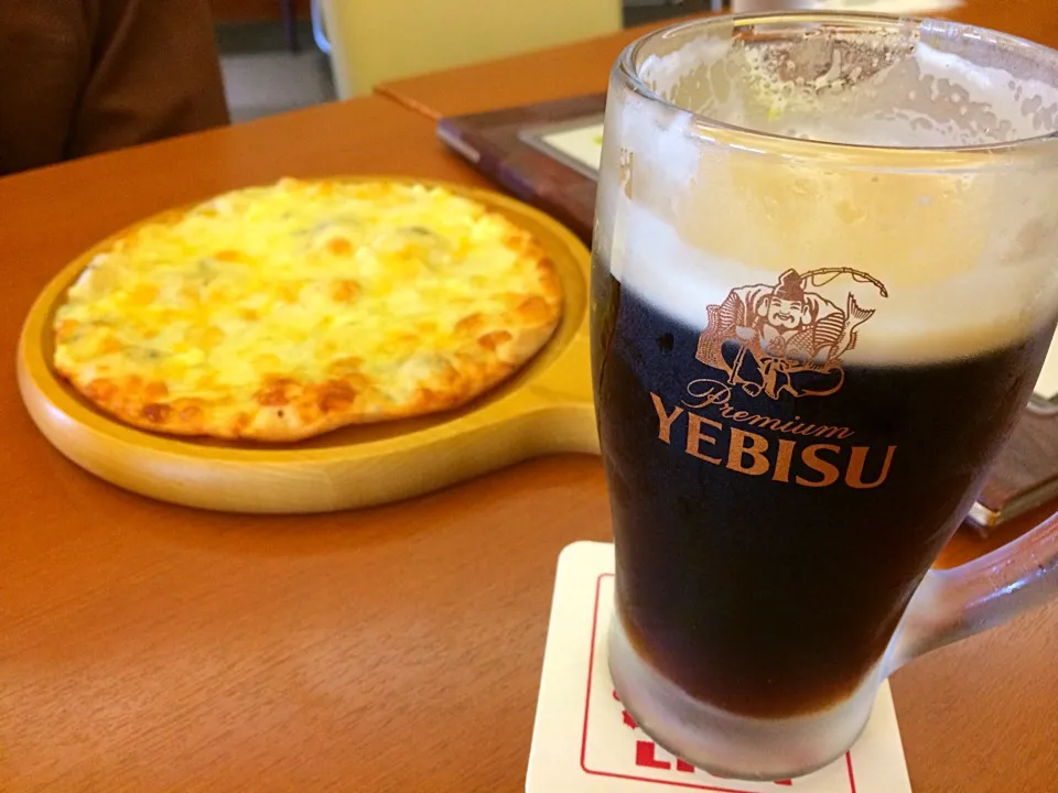 ６種のチーズピザとエビス🍻|gintanさん