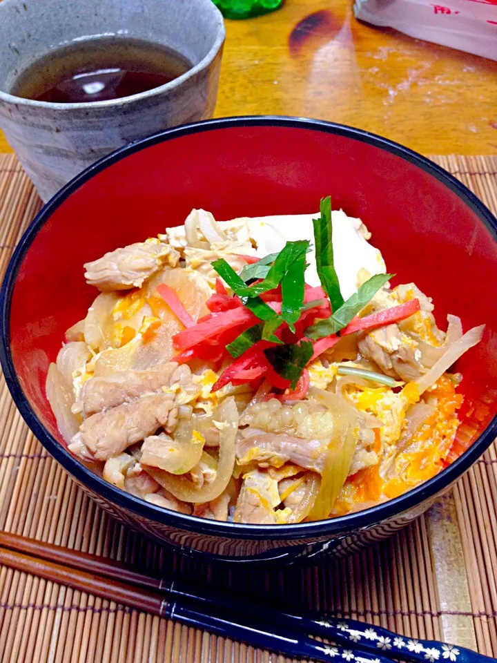 Snapdishの料理写真:鶏せせりと烏骨鶏の親子丼|まゆさんさん