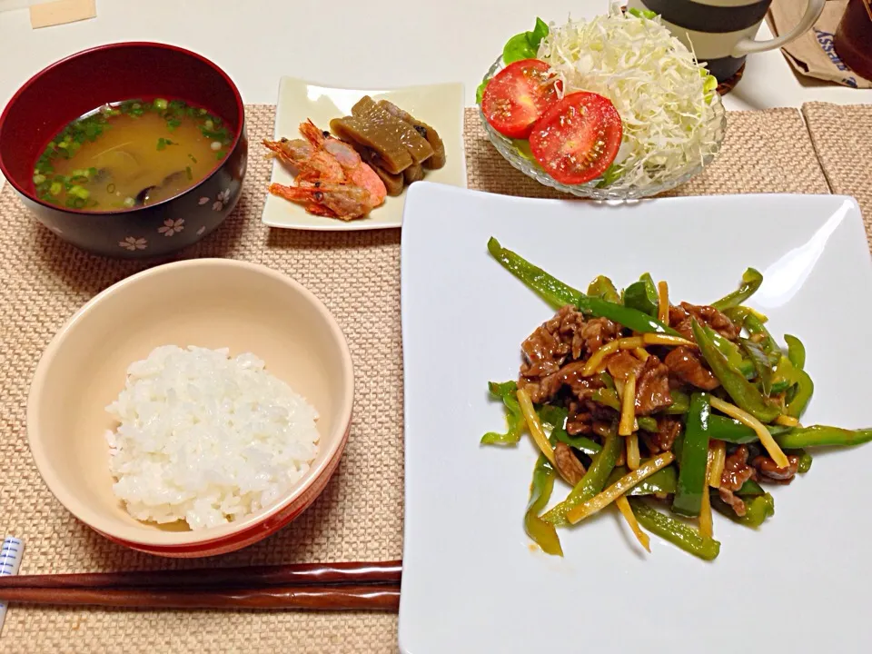 青椒肉絲 鉄砲漬け 甘エビ唐揚げ サラダ しじみ味噌汁|にゃろめさん