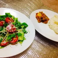 Snapdishの料理写真:White Rice with Vegetable Curry & Green Salad|Eyecandyさん