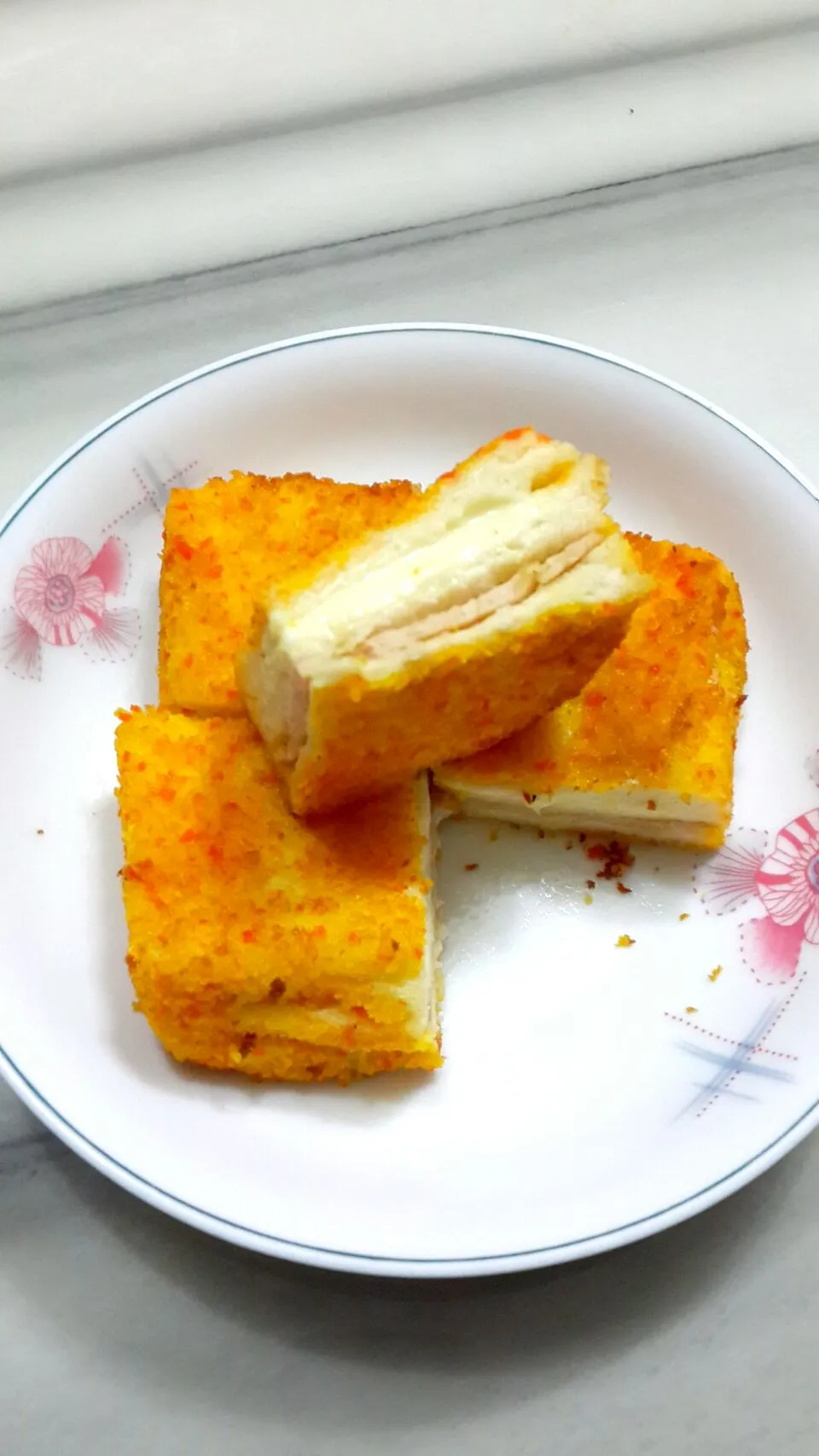 Bread crumbs Cheese+Ham Sandwich|Shervyn Yapさん