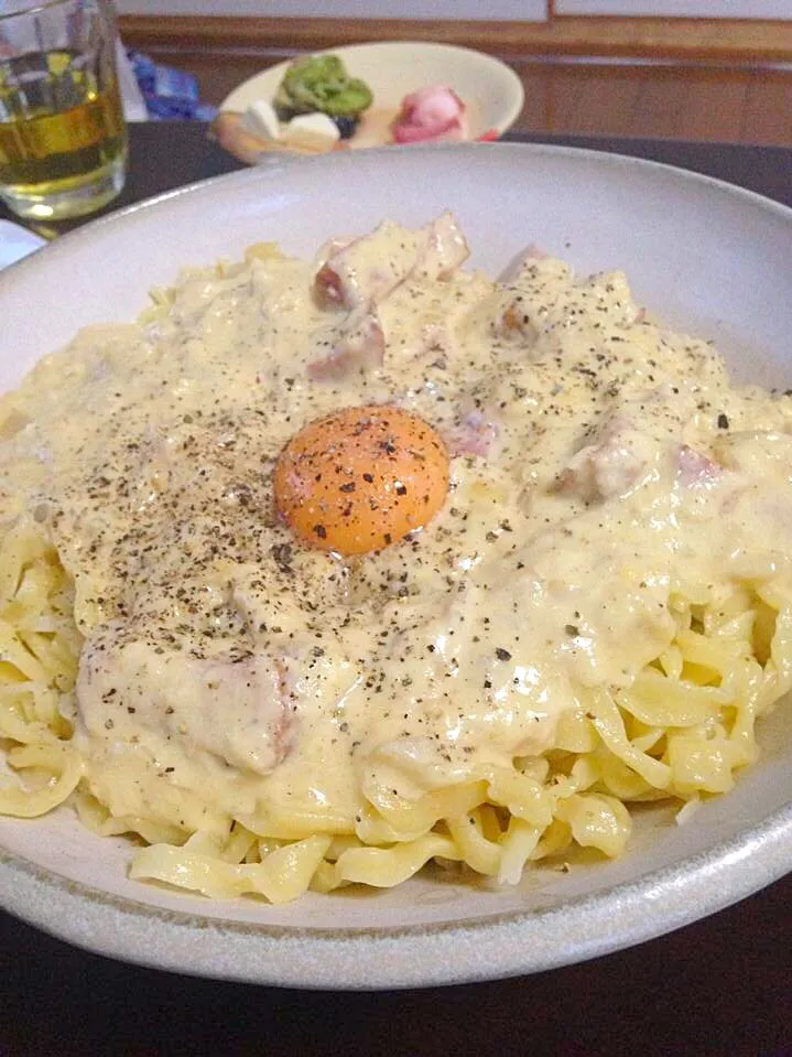 Snapdishの料理写真:手打ちの生パスタで濃厚カルボナーラ♡|naomiさん