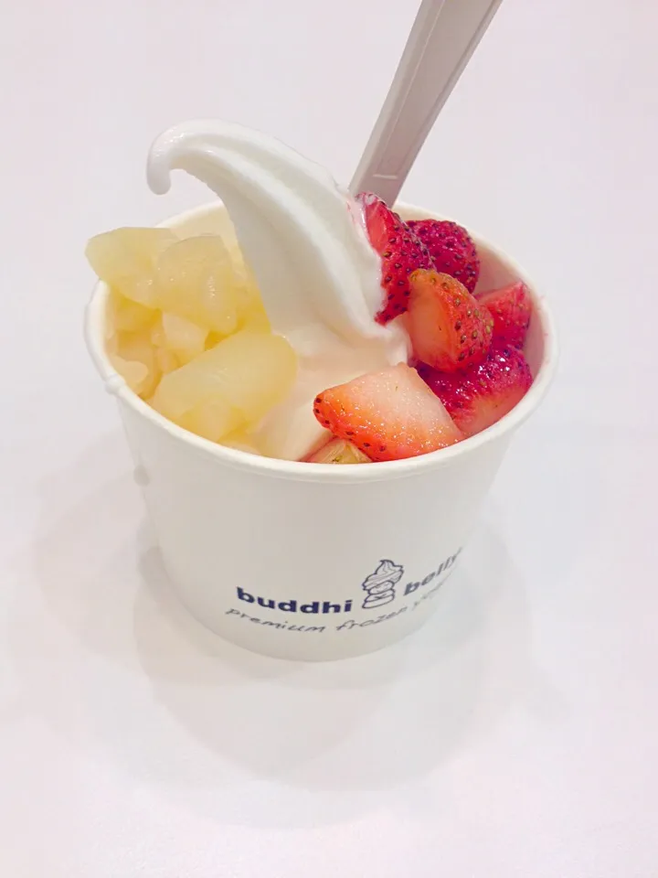 Frozen yogurt 🍦🍓|KanoKさん