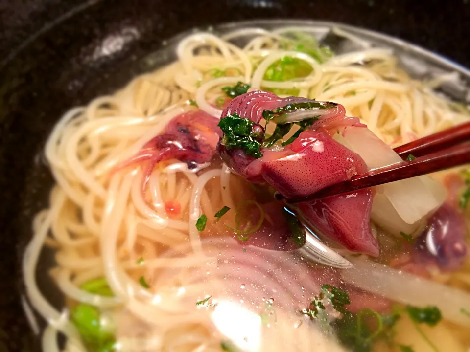 Snapdishの料理写真:ホタルイカの沖漬そうめん 炒め大根添え3|半田手延べそうめんの店 阿波や壱兆さん