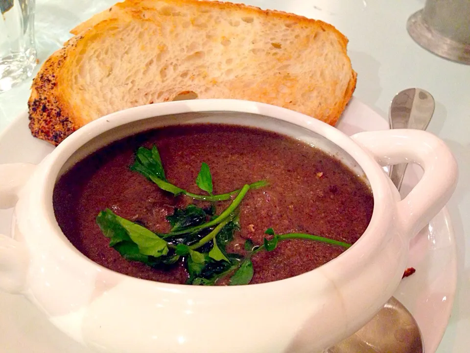 Portobello mushroom soup with truffle oil and watercress|sgさん