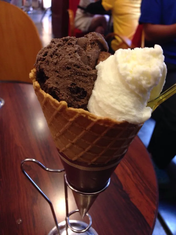 濃厚クッキーチョコ＆😋超濃厚バニラ😋😋😋|きのすけ〜さん