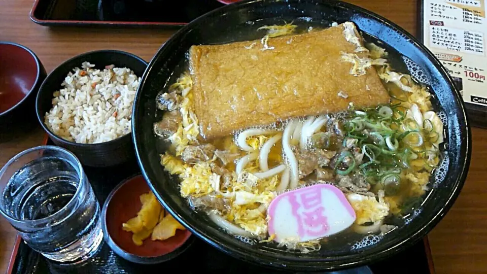 きつねとじうどんに牛油かすトッピングwithかやくご飯|Yuichi Sakaiさん