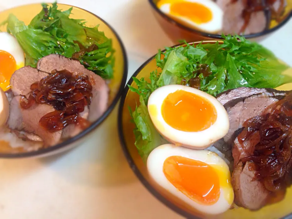 Snapdishの料理写真:豚ヒレ肉のカフェ風丼|瑠華さん