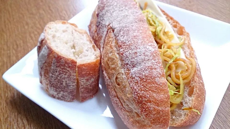 フランスパン de カレー焼きそばパン♪|ナミ☆さん