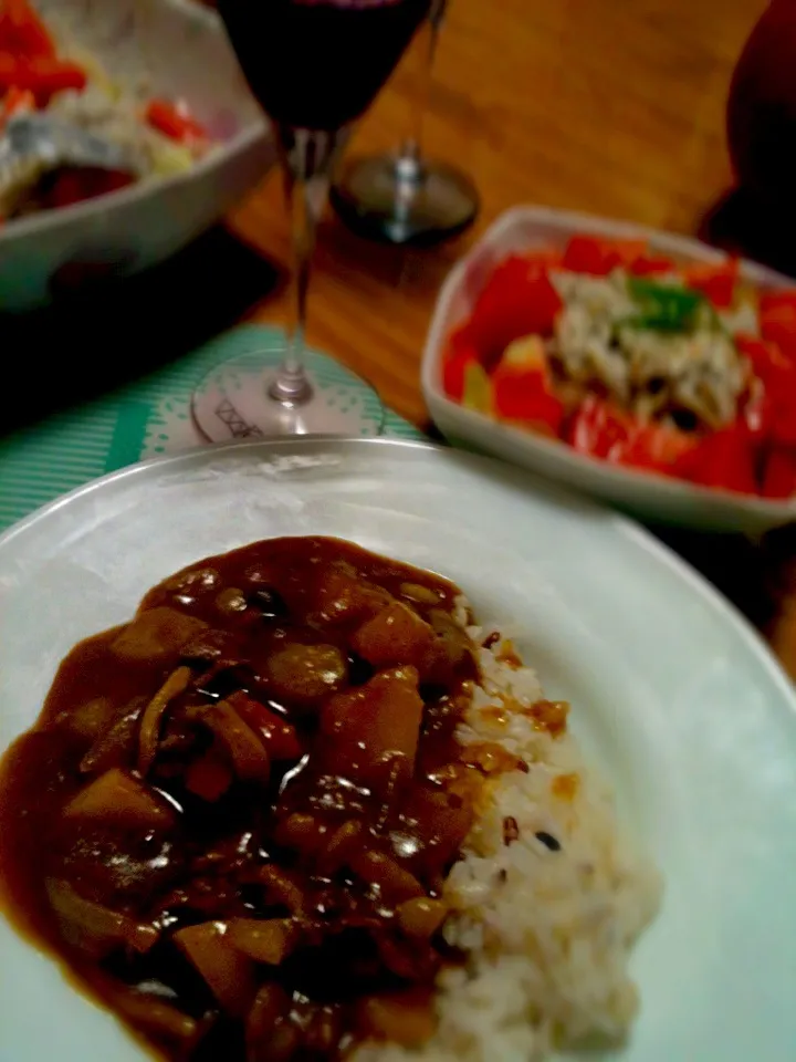 Snapdishの料理写真:6/28 きのこカレー，豆腐ともやしの胡麻マヨサラダ|kykyさん