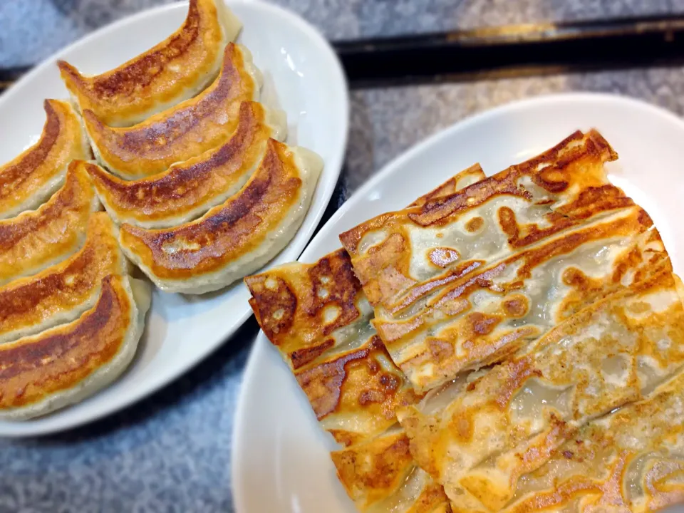 パリっと餃子と肉餃子|めりさん