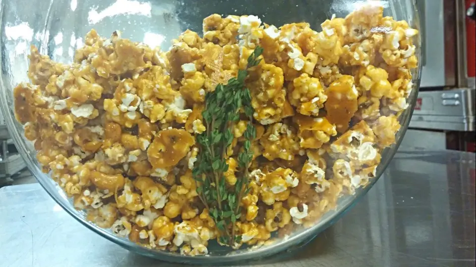 savory lemon thyme cashew cracker jacks|TheEffinChefさん