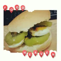 Snapdishの料理写真:Kiwi egg burger|Xi wenさん